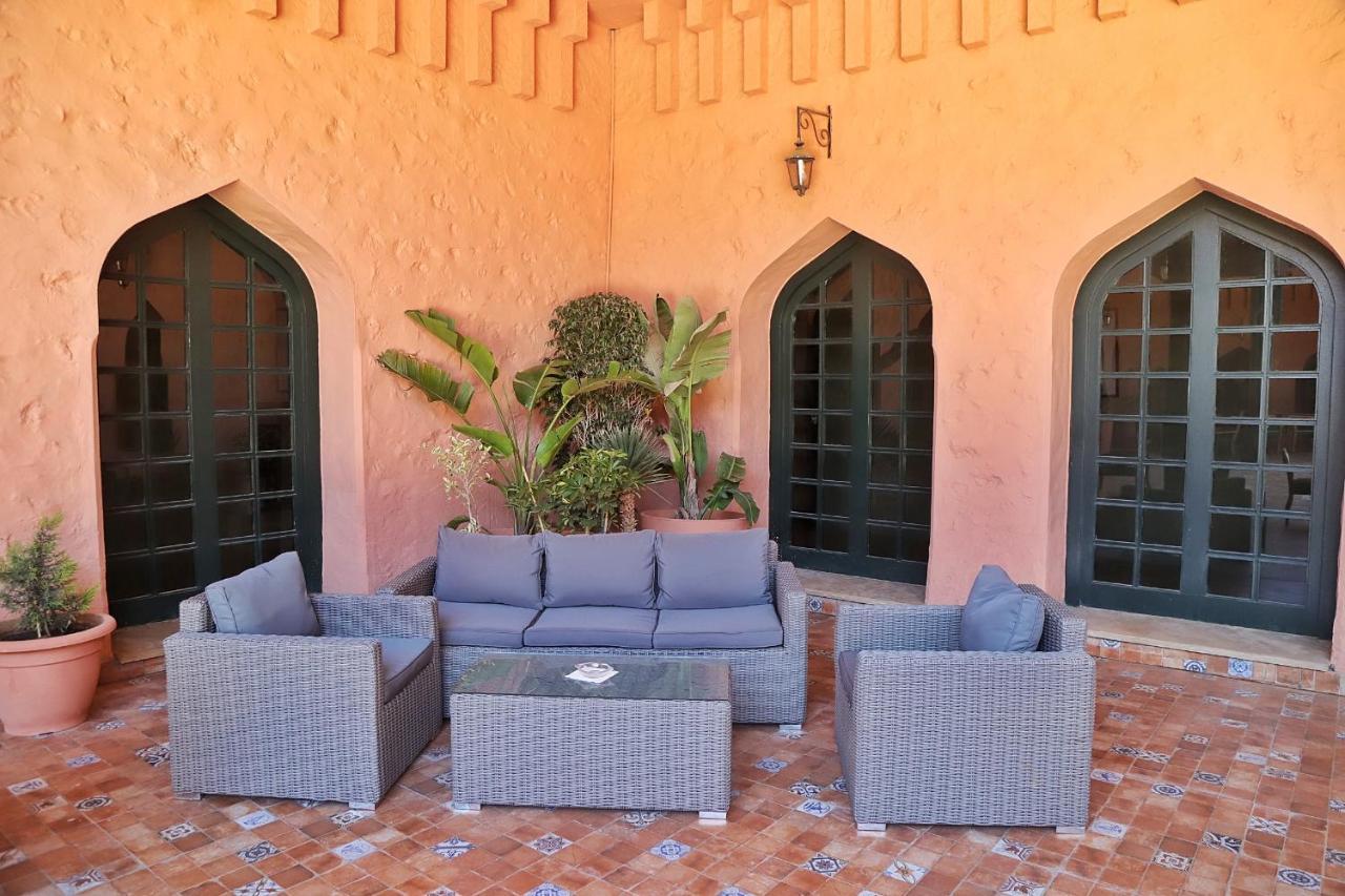 Hotel Parador Al-Ajoen Buitenkant foto