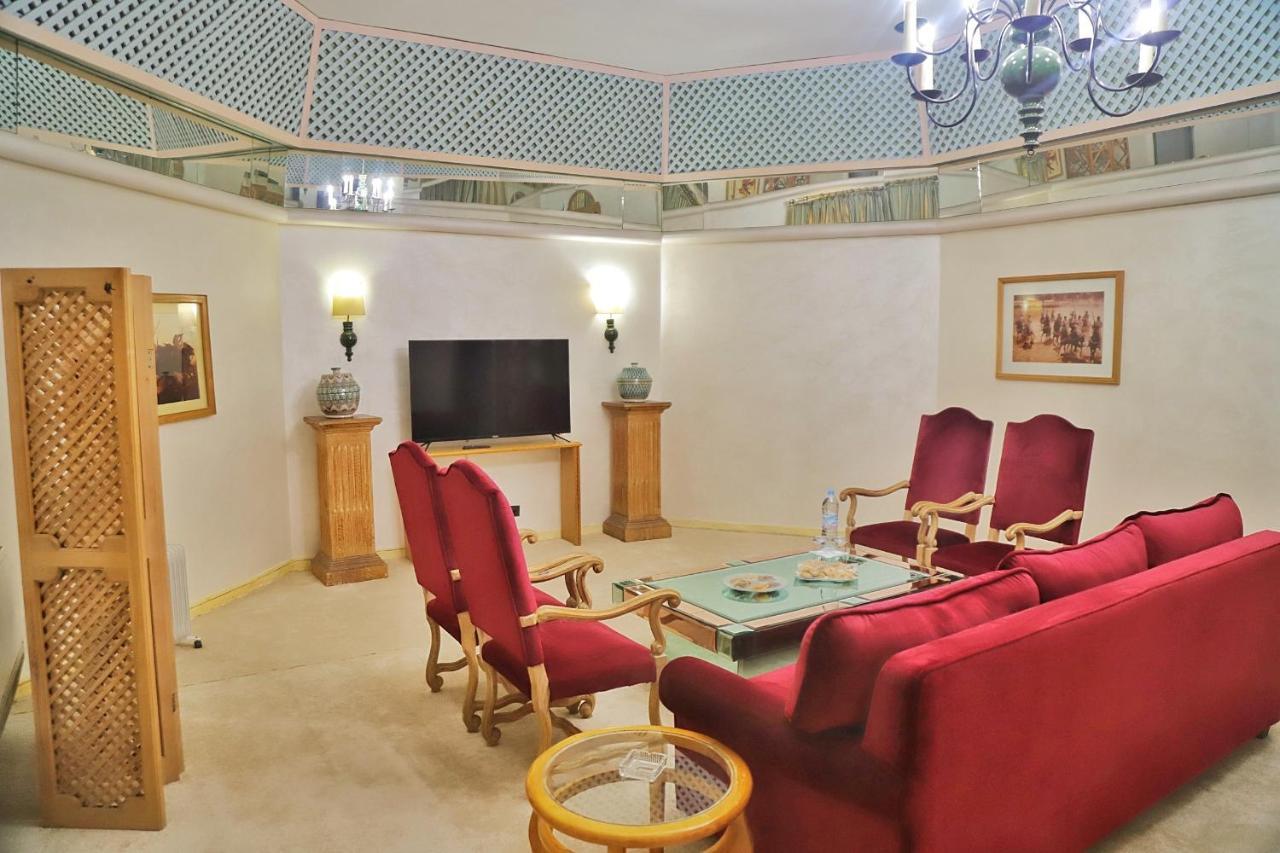 Hotel Parador Al-Ajoen Buitenkant foto
