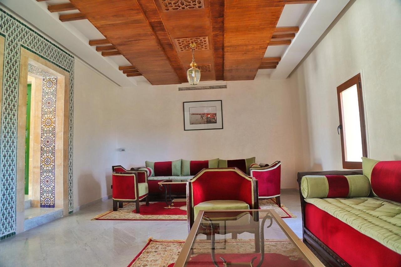 Hotel Parador Al-Ajoen Buitenkant foto