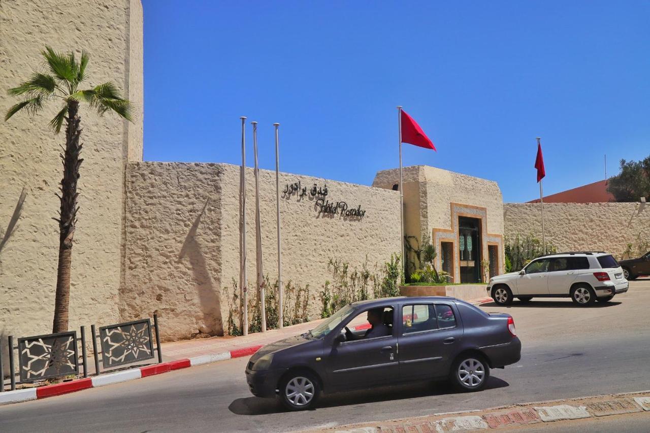 Hotel Parador Al-Ajoen Buitenkant foto